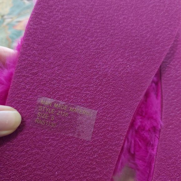 NWT Beverly Rock Footwear Fuzzy Thong Sandals Pink sz S 5-6 1/2 - Picture 5 of 5